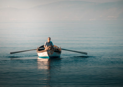 Karanlıktan aydınlığadır mavi